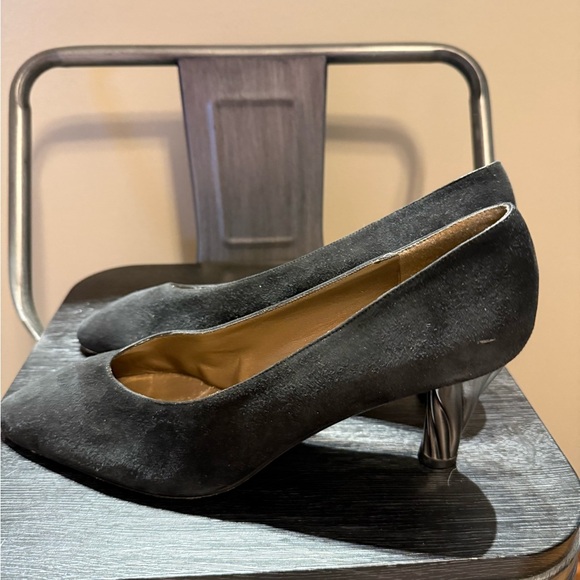 Stuart Weitzman Black Suede Heels - Picture 9 of 14